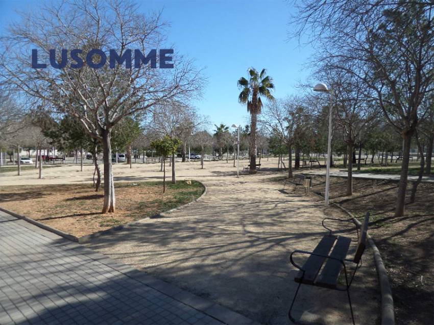 Descripción 470 - ???? Sin comisión inmobiliaria. ✌️
Parcelas urbanas para hoteles, hostales, pistas de tenis/pádel y naves desde 84.000 €. 

Si p