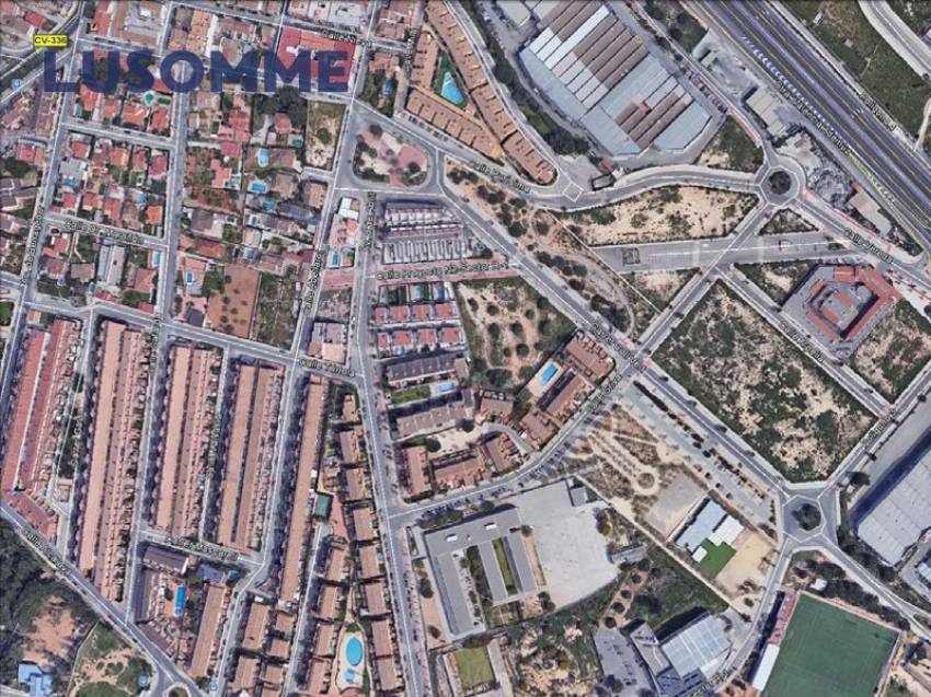 Descripción 470 - ???? Sin comisión inmobiliaria. ✌️
Parcelas urbanas para hoteles, hostales, pistas de tenis/pádel y naves desde 84.000 €. 

Si p