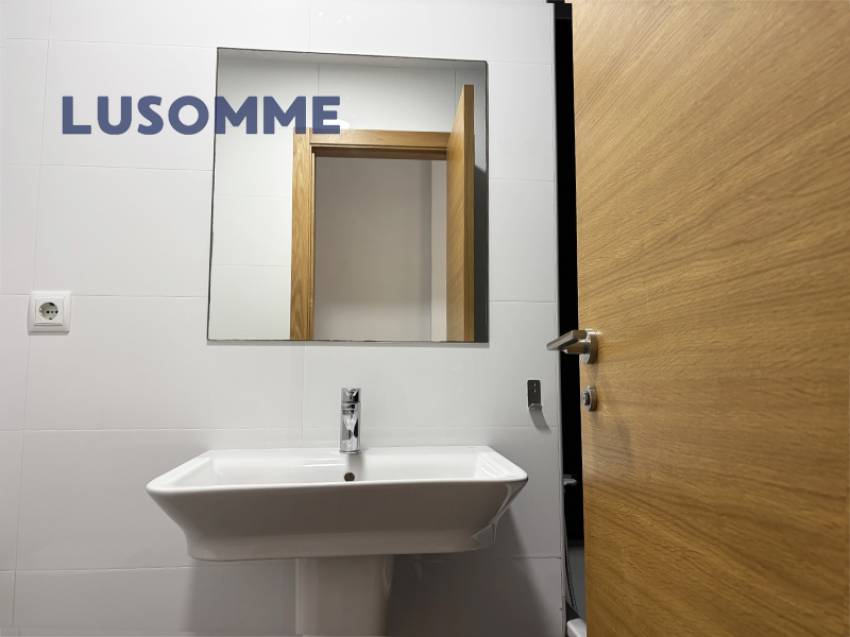 Descripción 475 - Dúplex en venta en el barrio del Carmen, Ciutat Vella.

Vivienda segundo piso, en edificio de 2013 con ascensor.

Dúplex de 129 m² c