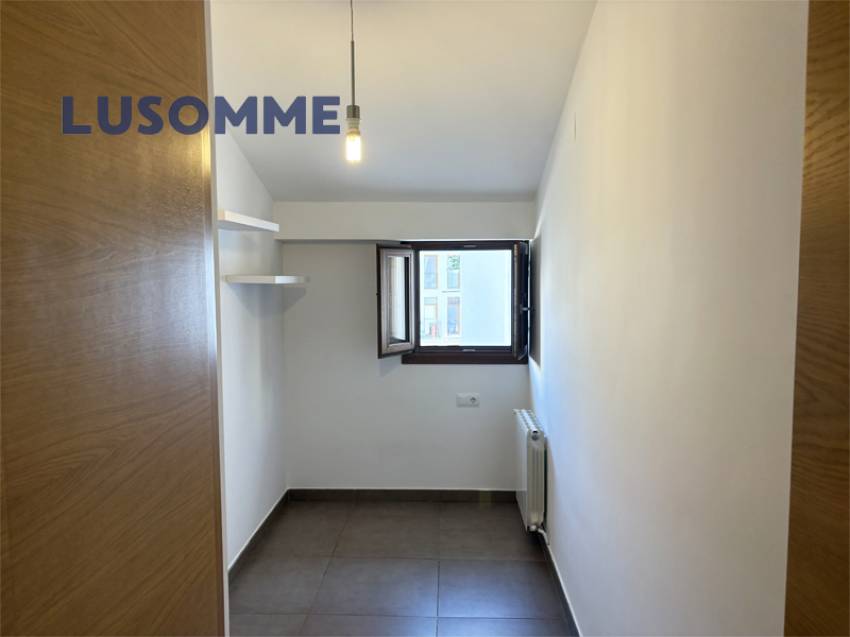 Descripción 475 - Dúplex en venta en el barrio del Carmen, Ciutat Vella.

Vivienda segundo piso, en edificio de 2013 con ascensor.

Dúplex de 129 m² c