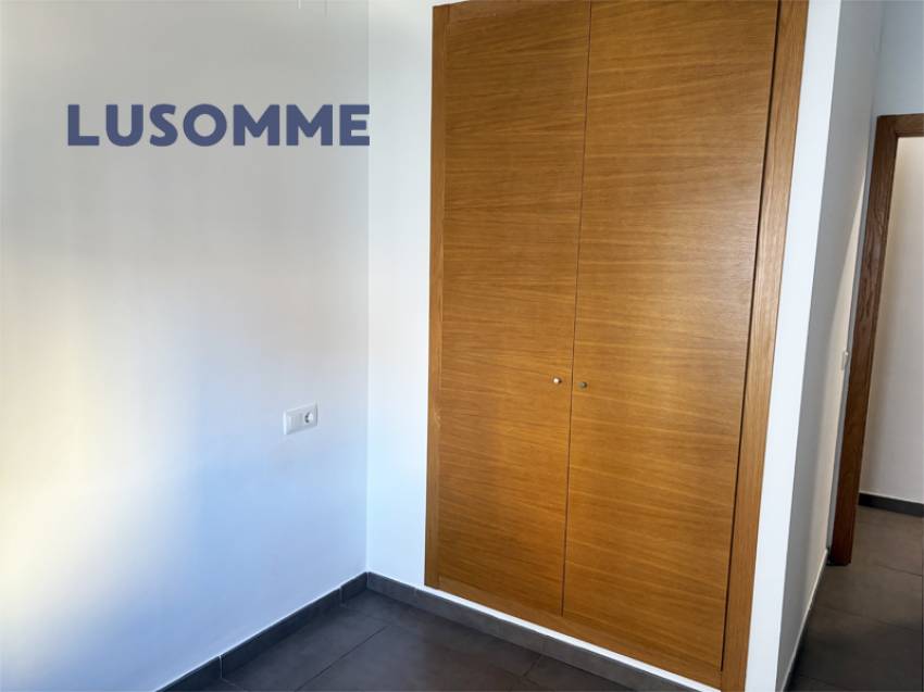 Descripción 475 - Dúplex en venta en el barrio del Carmen, Ciutat Vella.

Vivienda segundo piso, en edificio de 2013 con ascensor.

Dúplex de 129 m² c