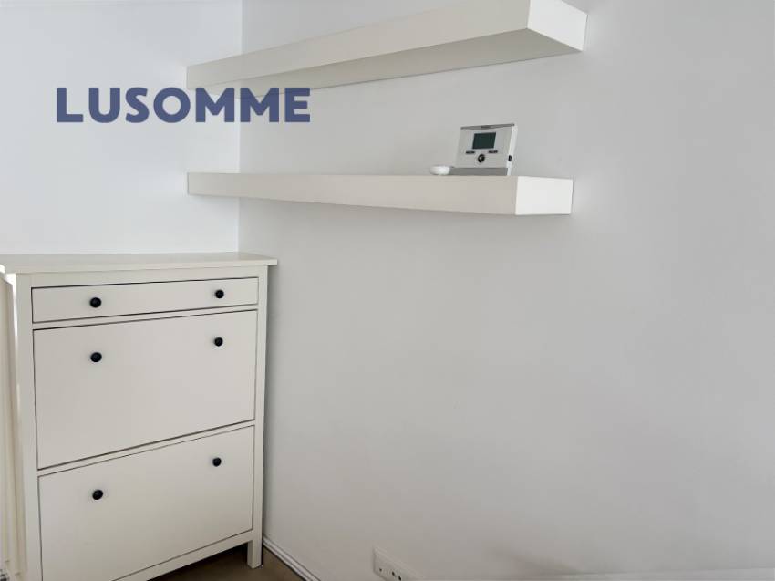 Descripción 475 - Dúplex en venta en el barrio del Carmen, Ciutat Vella.

Vivienda segundo piso, en edificio de 2013 con ascensor.

Dúplex de 129 m² c