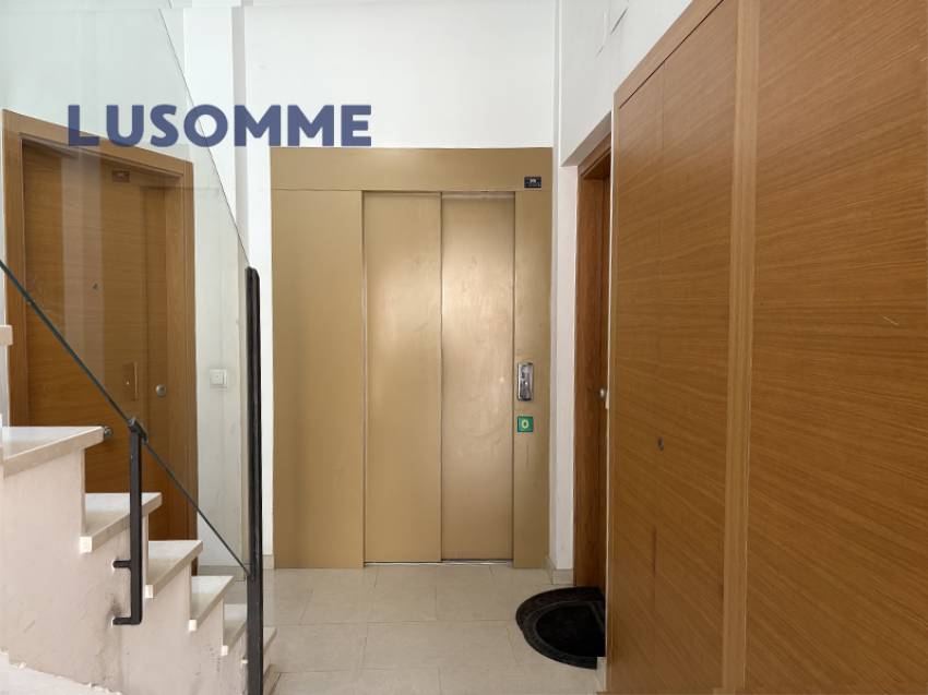 Descripción 475 - Dúplex en venta en el barrio del Carmen, Ciutat Vella.

Vivienda segundo piso, en edificio de 2013 con ascensor.

Dúplex de 129 m² c