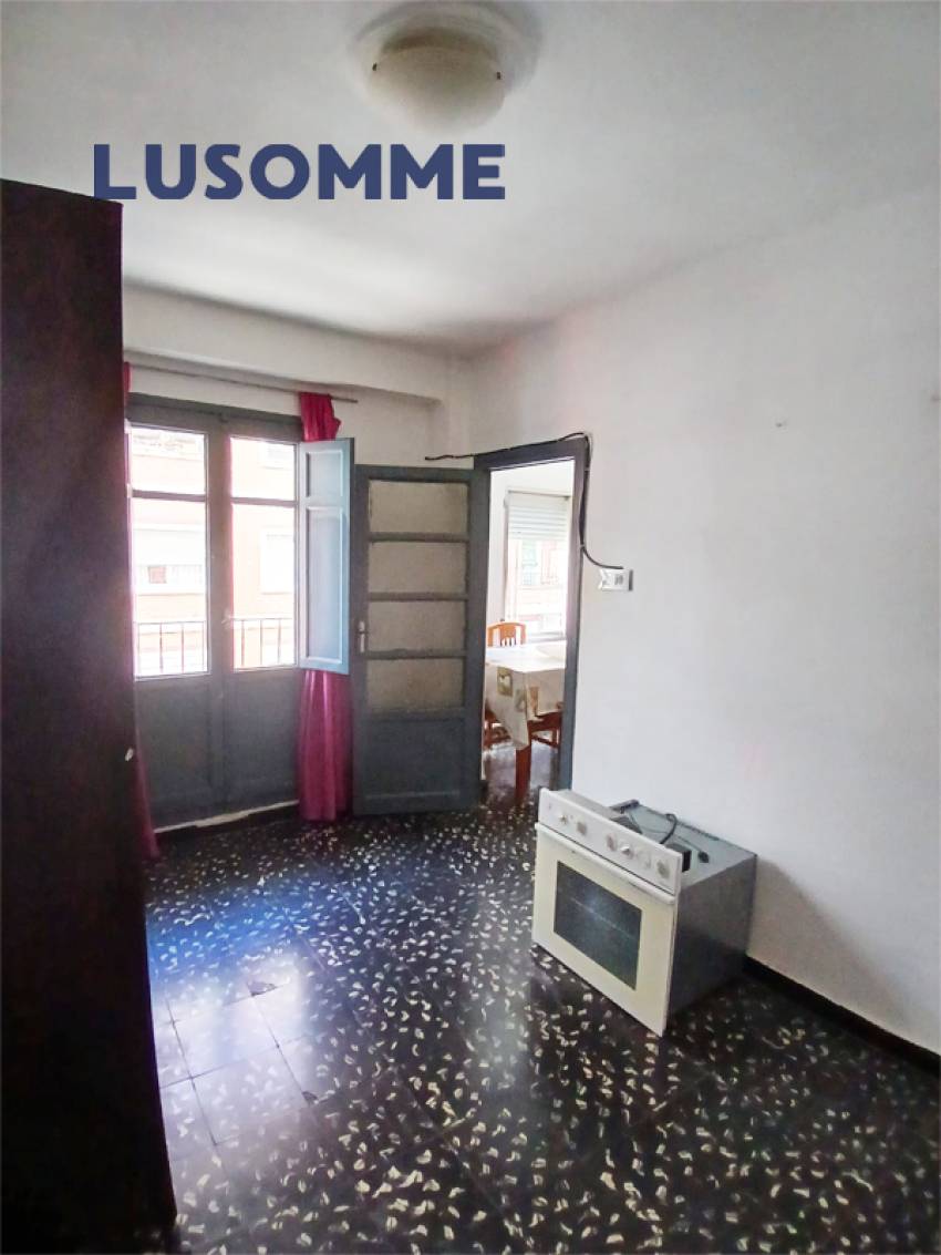 Descripción 491 - Piso en Calle Padre Viñas.
Junto a la estación de tranvía Sant Miquel dels Reis y Orriols (línea 6).

Dispone de 60 m² construidos 