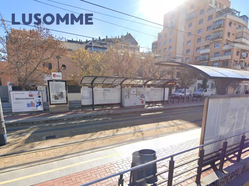 Descripción 491 - Piso en Calle Padre Viñas.
Junto a la estación de tranvía Sant Miquel dels Reis y Orriols (línea 6).

Dispone de 60 m² construidos 