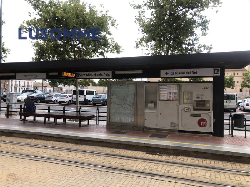 Descripción 491 - Piso en Calle Padre Viñas.
Junto a la estación de tranvía Sant Miquel dels Reis y Orriols (línea 6).

Dispone de 60 m² construidos 