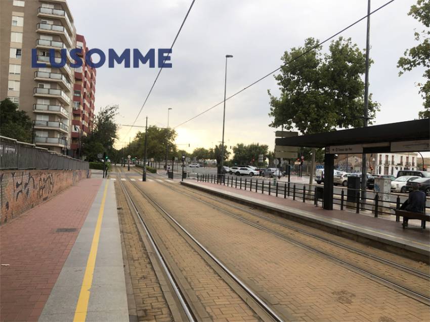Descripción 491 - Piso en Calle Padre Viñas.
Junto a la estación de tranvía Sant Miquel dels Reis y Orriols (línea 6).

Dispone de 60 m² construidos 
