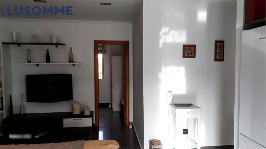 Descripción 494 - Piso en alquiler en Av. Malvarrosa, junto a la playa y cercana al campus universitario.

Vivienda reformada en tercera planta, en edifici