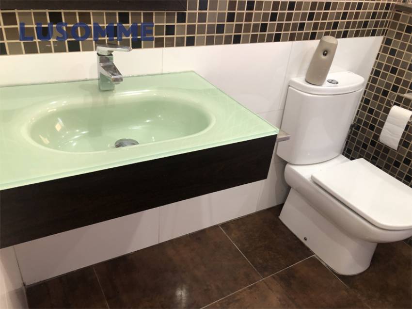 Descripción 494 - Piso en alquiler en Av. Malvarrosa, junto a la playa y cercana al campus universitario.

Vivienda reformada en tercera planta, en edifici