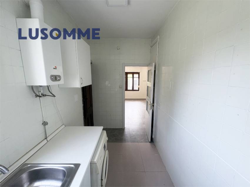 Descripción 495 - Chalet reformado con piscina el L'Eliana.

Casa unifamiliar construida en 1968 en amplia parcela de 1.024 m².

Dispone de 80 m² const