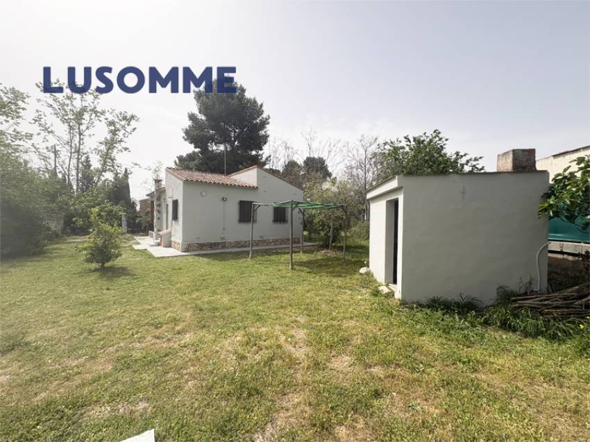 Descripción 495 - Chalet reformado con piscina el L'Eliana.

Casa unifamiliar construida en 1968 en amplia parcela de 1.024 m².

Dispone de 80 m² const