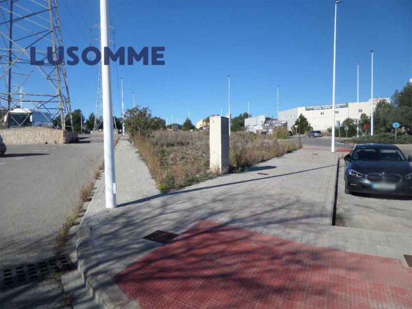 Descripción 470 - ???? Sin comisión inmobiliaria. ✌️
Parcelas urbanas para hoteles, hostales, pistas de tenis/pádel y naves desde 84.000 €. 

Si p