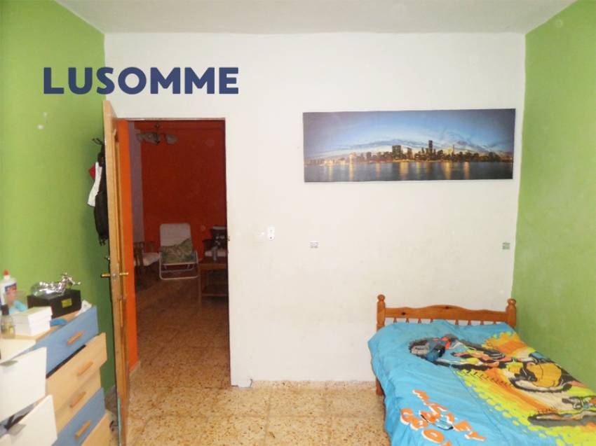Descripción 502 - Sin comisión inmobiliaria.
Casa unifamiliar en venta en Partida Les Mallaes, Llíria.

Vivienda de una sola planta para reformar, const