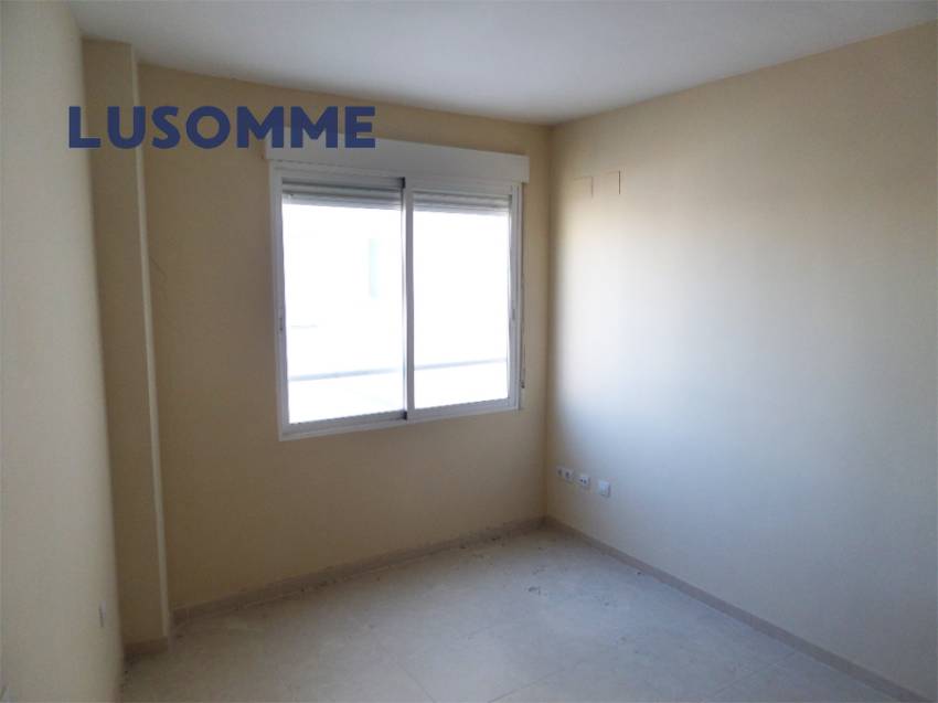 Descripción 503 - Vivienda a estrenar, construida en 2009.
Piso en venta carrer Xúquer, Carlet.

Vivienda en tercera planta con ascensor.

Piso de 113 