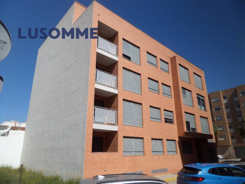 Descripción 503 - Vivienda a estrenar, construida en 2009.
Piso en venta carrer Xúquer, Carlet.

Vivienda en tercera planta con ascensor.

Piso de 113 