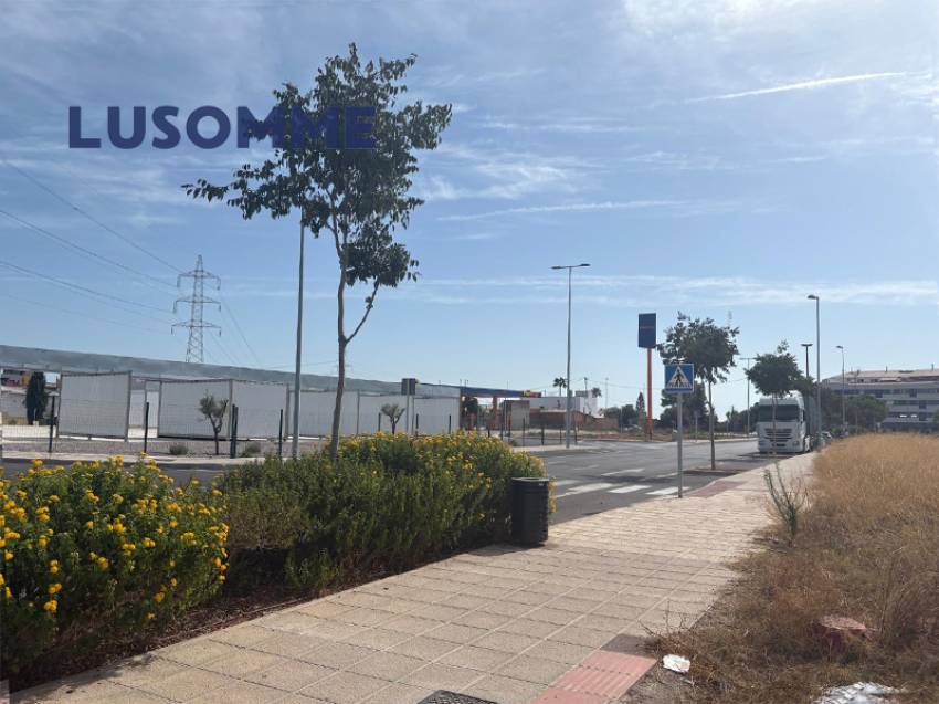Descripción 512 - Casa adosada en venta en calle Infantes, Castellón de la Plana.

Vivienda de dos plantas, construida en 1960.

159 m² construidos de 