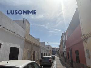 Foto 512 de Casa adosada en venta en calle Infantes, Castellón de la Plana.

Vivienda de dos plantas, construida en 1960.

159 m² constr
