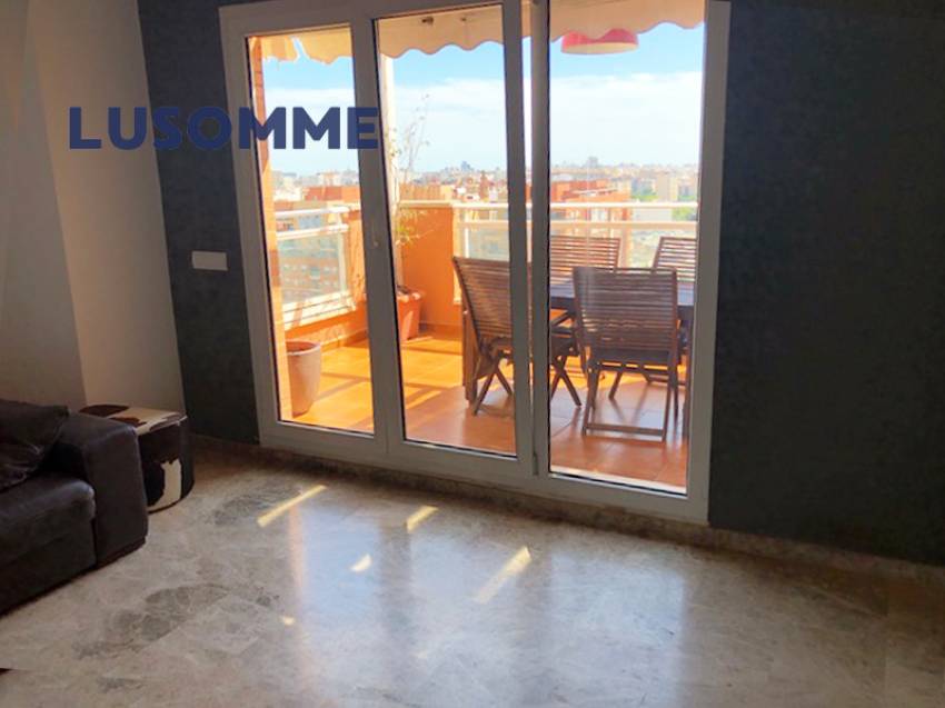 Descripción 513 - Ático en alquiler en Campanar.

Av. Maestro Rodrigo en Valencia.
Ático con terraza en 12º piso, en edificio construido en 2006 con as