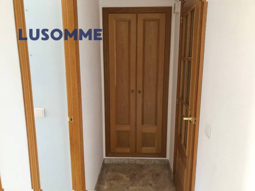 Descripción 513 - Ático en alquiler en Campanar.

Av. Maestro Rodrigo en Valencia.
Ático con terraza en 12º piso, en edificio construido en 2006 con as
