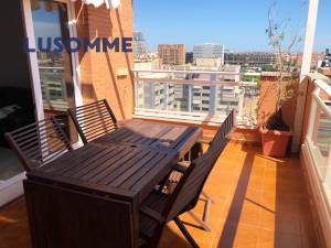 Foto 513 de Ático en alquiler en Campanar.

Av. Maestro Rodrigo en Valencia.
Ático con terraza en 12º piso, en edificio construido en 20