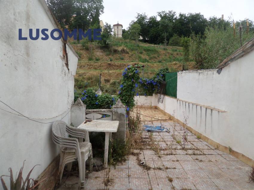 Descripción 514 - NO SE PUEDE FINANCIAR.  Sin comisión inmobiliaria.
Casa adosada en venta en calle Canterería, Ontinyent.

Vivienda de tres plantas tot
