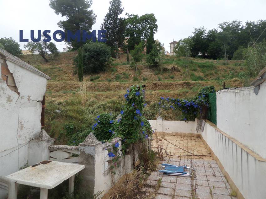 Descripción 514 - NO SE PUEDE FINANCIAR.  Sin comisión inmobiliaria.
Casa adosada en venta en calle Canterería, Ontinyent.

Vivienda de tres plantas tot