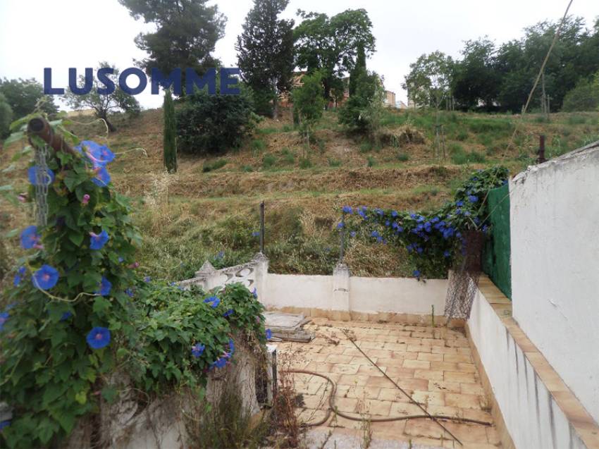 Descripción 514 - NO SE PUEDE FINANCIAR.  Sin comisión inmobiliaria.
Casa adosada en venta en calle Canterería, Ontinyent.

Vivienda de tres plantas tot