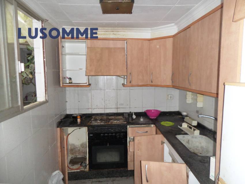 Descripción 514 - NO SE PUEDE FINANCIAR.  Sin comisión inmobiliaria.
Casa adosada en venta en calle Canterería, Ontinyent.

Vivienda de tres plantas tot