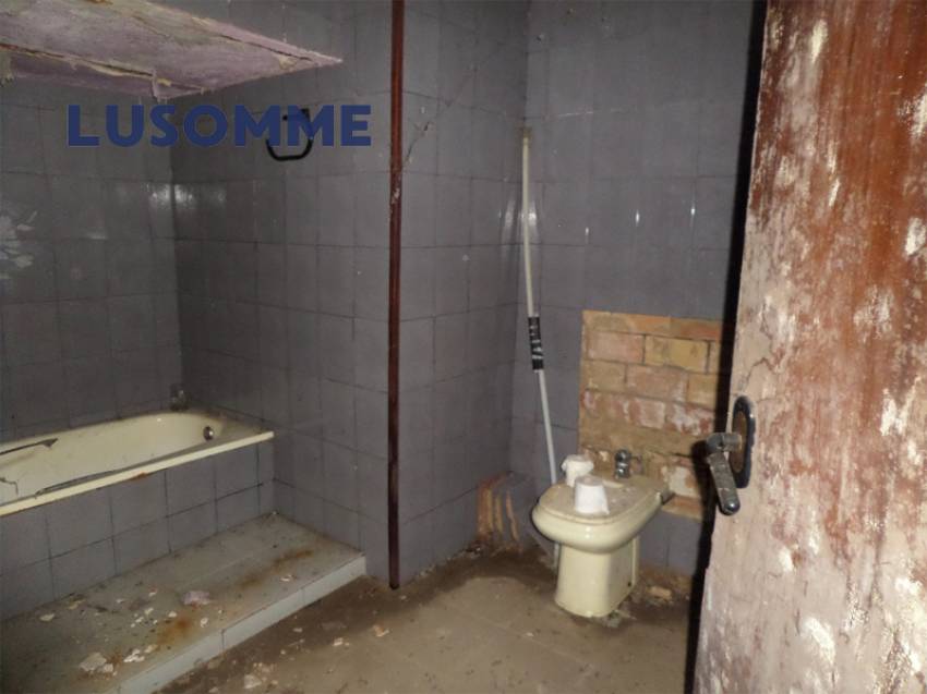 Descripción 514 - NO SE PUEDE FINANCIAR.  Sin comisión inmobiliaria.
Casa adosada en venta en calle Canterería, Ontinyent.

Vivienda de tres plantas tot