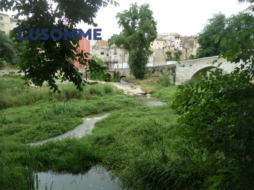 Descripción 514 - NO SE PUEDE FINANCIAR.  Sin comisión inmobiliaria.
Casa adosada en venta en calle Canterería, Ontinyent.

Vivienda de tres plantas tot